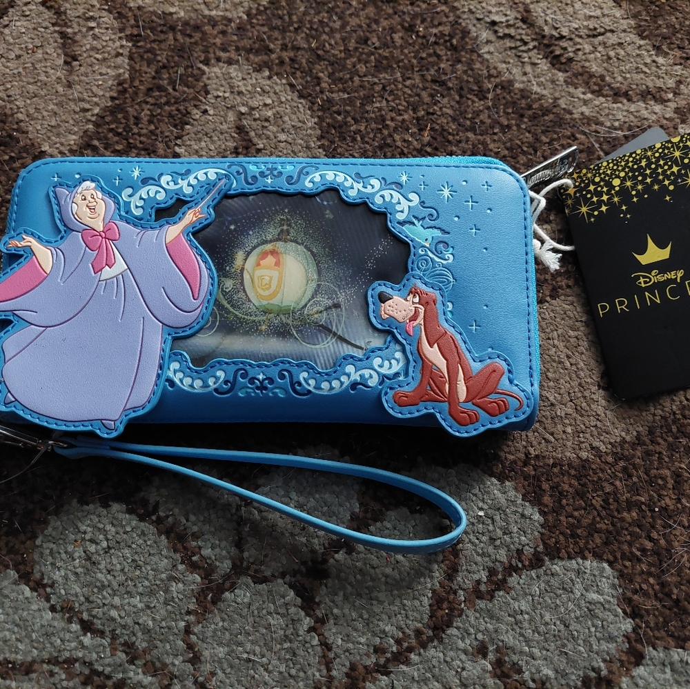 Loungefly Disney Cinderella Lenticular Princess Series Zip Wristlet Wallet